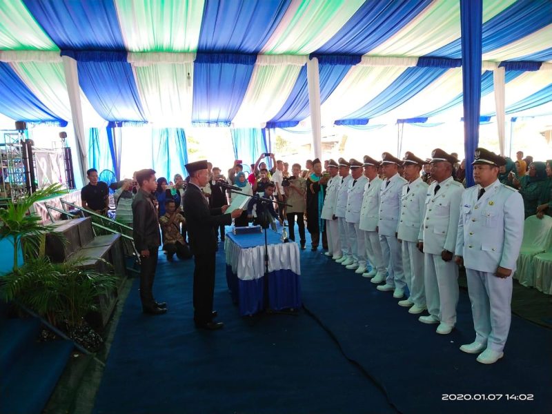 Wakil Bupati OKI, H. M. Djakfar Shodiq melantik 8 Calon Kepala Desa