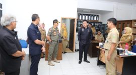 Pasca libur Tahun baru 2020, Sekretaris Daerah (Sekda) Provinsi Sumatera Selatan H Nasrun Umar, Kamis (2/1) pagi melakukan inspeksi mendadak (Sidak) kesejumlah ruangan Biro dan Bagian di lingkungan Sekeretariat Daerah Pemeringtah Provinsi Sumsel.