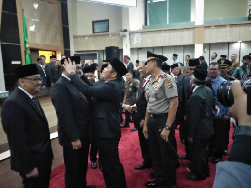Gubernur Sumatera Selatan (Sumsel), H Herman Deru melantik Komisaris Utama PT Bank Pembangunan Daerah (BPD) Sumsel Babel, Komisaris PT Bank Perkreditan Rakyat Sumsel dan Komisaris PT Penjamin Kredit Daerah (Jamkrida) Sumsel, di Graha Bina Praja, Palembang, Jumat (3/1/20).