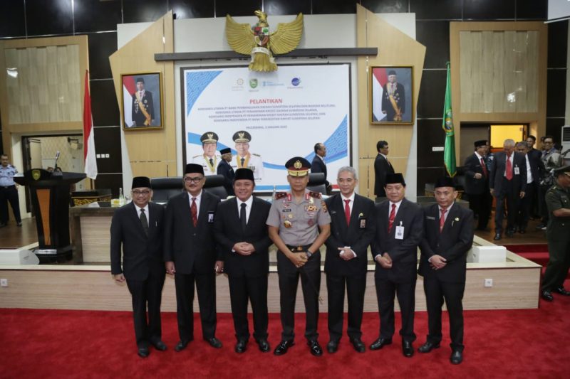 Gubernur Provinsi Sumatera Selatan (Sumsel) H Herman Deru melantik dengan resmi empat komisaris yakni Komisaris Utama PT Bank Pembangunan daerah Sumsel dan Bangka Belitung, Komisaris Utama PT Penjamin Kredit Daerah Sumsel, Komisaris Indipenden PT Penjamin Kredit Daerah Sumsel, dan Komisaris Indipendent PT BPR Sumsel, pelantikan yang dipusatkan di auditorium Bina Praja Pemprov Sumsel, Jumat (3/1/2020).