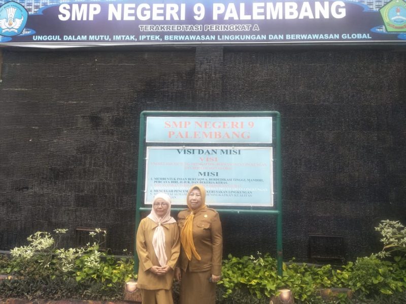 Kepala SMP Negeri 9 Hj Hastia SPd MSi