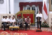 Terkait masalah penanganan banjir, Presiden Joko Widodo mengunstruksikan Kementerian Kesehatan untuk turun ke lapangan menangani kesehatan warga korban banjir