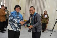 Penghargaan PROPER Emas itu diberikan bagi penilaian Unit Penambangan Tanjung Enim (UPTE), dan katagori hijau untuk Unit Pelabuhan Tarahan (Peltar) PT Bukit Asam Tbk dari Kementerian Lingkungan Hidup dan Kehutanan (KLHK) Republik Indonesia.