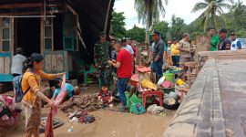 Sehari setelah diterjang banjir bandang, masyarakat di berbagai desa di Kecamatan Kikim Area mulai berbenah dan memperbaiki rumahnya.  Dari pantauan awak media, Jumat (10/01) di Desa Gunung Kembang, Muara Danau,Tanda Raja dan Patikal Baru Kecamatan Kikim Timur Kabupaten Lahat.