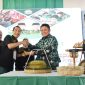 Gubernur Sumsel H Herman Deru selalu tak kehabisan cara membuat acara-acara yang kerap dihadirinya menjadi lebih semarak. Tak terkecuali pada pembukaan Festival Buah dan Pertanian Unggulan III yang digelar Himpunan Alumni IPB Sumsel, di halaman Griya Agung Sabtu (11/1/20) pagi.