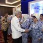 Wakil Gubernur Sumatera Selatan Ir H Mawardi Yahya menyaksikan Pelantikan dan pengukuhan DPD IWAPI Sumsel periode 2019-2024 di Hotel Baston Palembang, Kamis (16/1/20).