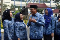 Sekretaris Daerah Provinsi Sumatera Selatan H Nasrun Umar bertindak menjadi inspektur upacara (Irup) dalam upacara gabungan seluruh Organisasi Perangkat Daerah (OPD) Lingkungan Pemerintah Provinsi Sumatera Selatan di Halaman Kantor Gubernur, Jumat (17/01/2020).