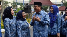 Sekretaris Daerah Provinsi Sumatera Selatan H Nasrun Umar bertindak menjadi inspektur upacara (Irup) dalam upacara gabungan seluruh Organisasi Perangkat Daerah (OPD) Lingkungan Pemerintah Provinsi Sumatera Selatan di Halaman Kantor Gubernur, Jumat (17/01/2020).