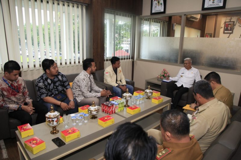 Wakil Gubernur Sumsel Ir H Mawardi Yahya menerima Dewan Pimpinan Nasional Perhimpunan Mahasiswa Hukum Indonesia dalam rangka Simposium Hukum Nasional dan Rapat Pimpinan Nasional Perhimpunan Mahasiswa Hukum Indonesia (RAPIMNAS PERMAHI 2020) pada tanggal 18-21 Februari 2020 mendatang.
