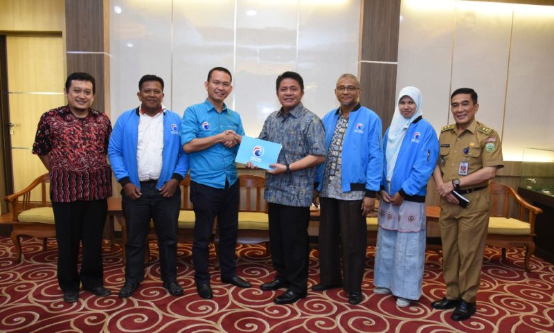 Selasa (21/1/20) siang Gubernur Sumsel H Herman Deru kedatangan sejumlah pengurus dari Partai Gelombang Rakyat (Gelora) Indonesia untuk bersilaturahmi di ruang tamu Gubernur.