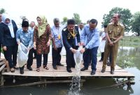 Gubernur Sumatera Selatan (Sumsel) H Herman Deru mendampingi Menteri Kelautan & Perikanan (KKP) RI, DR H Edhy Prabowo SE MM MSi menghadiri peringatan Hari Peduli Perikanan Perairan Darat dan Peresmian Gedung The Southeast Asian Fisheries Develoment Center (SEAFDEC) dan Balai Riset Perikanan Perairan Umum dan Penyuluhan Perikanan (BRPPUPP) Palembang Tahun 2020.