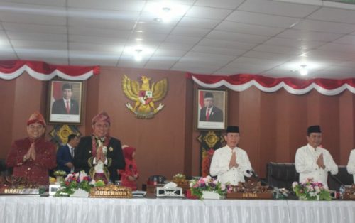 Ketua DPRD Ogan Ilir (OI) H Suharto Hasyim SH membuka dan memimpin Rapat Paripurna ke 1 (Pertama) dalam rangka Hari Ulang Tahun (HUT) OI ke -16, di ruang Paripurna DPRD, Senin (07/01).