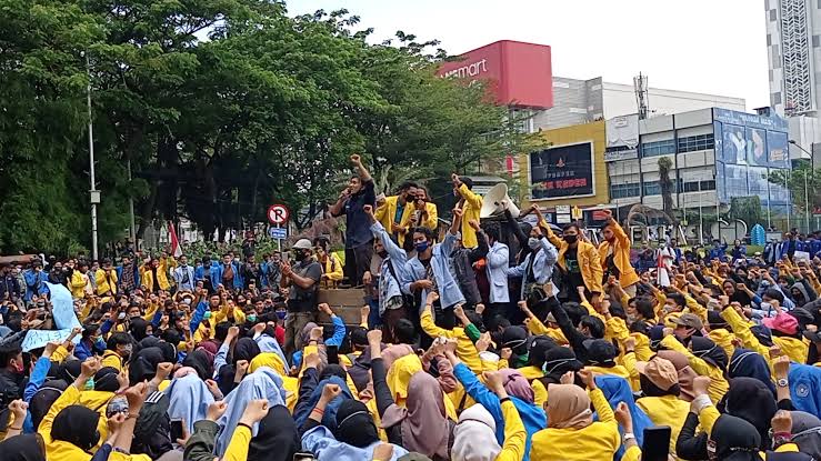 Aksi Ribuan Mahasiswa Palembang Tolak Pengesahan Undang Undang Omnibus Law Cipta Karya yang disahkan DPR RI
