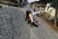 Material Bangunan Sutet di desa Pajar Bulan, Kecamatan Semendo Darat Ulu (SDU) Kabupaten Muaraenim
