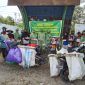 Ketua Persit Kartika Chandra Kirana (KCK) Cabang LXI Yonif 725, Hj Yulianti Muhammad Amin bersama anggota Pengurus Persit Cab LXI Yonif 725 melaksanakan kegiatan Jumat Berkah berbagi dengan masyarakat di wilayah Kota Kendari, Sulawesi Tenggara. Jumat, (06/11/2020).