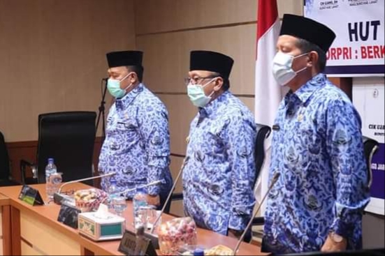 Peringatan hari ulang tahun Korps Pegawai Republik Indonesia (HUT KORPRI) ke 49 tahun 2020 yang dilaksanakan secara virtual diikuti Pemerintah Kabupaten Lahat di Off Room Sekretariat Pemkab Lahat, Minggu (29/11/2020).