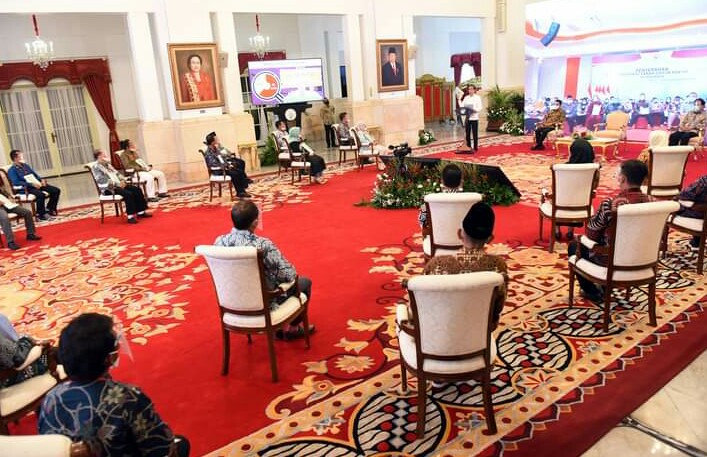 Presiden Joko Widodo menyerahkan 1 juta sertifikat hak atas tanah kepada masyarakat secara virtual, Senin (9/11), siang, di Istana Negara, Jakarta.