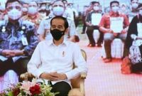 Presiden Joko Widodo menyerahkan 1 juta sertifikat hak atas tanah kepada masyarakat secara virtual, Senin (9/11), siang, di Istana Negara, Jakarta.