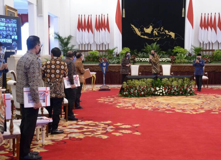 Acara Penyerahan Daftar Isian Pelaksanaan Anggaran (DIPA) dan Buku Daftar Alokasi Transfer ke Daerah dan Dana Desa Tahun 2021 di Istana Negara, pada Rabu, Penyerahan Daftar Isian Pelaksanaan Anggaran (DIPA) dan Buku Daftar Alokasi Transfer ke Daerah dan Dana Desa Tahun 2021 di Istana Negara, pada Rabu, 25 November 2020..