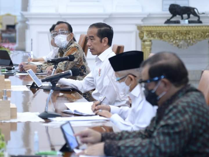Presiden Joko Widodo saat membahas laporan Komite Penanganan COVID-19 dan Pemulihan Ekonomi Nasional.