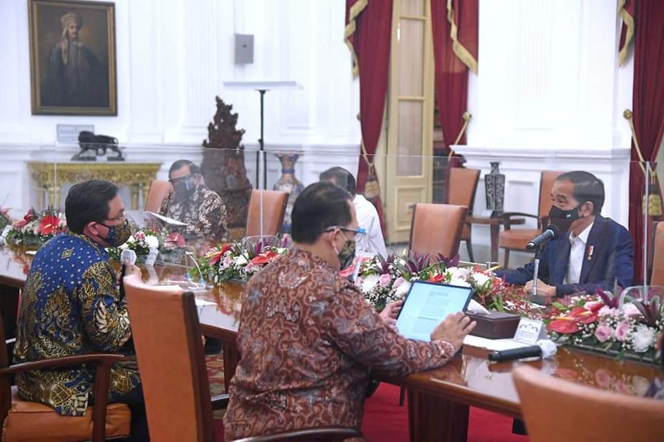 Presiden mengapresiasi kinerja BPK yang telah menyelesaikan Ikhtisar Hasil Pemeriksaan Semester (IHPS) I Tahun 2020 beserta Laporan Hasil Pemeriksaan (LHP) Semester I Tahun 2020 dengan tepat waktu meskipun dalam situasi sulit akibat pandemi COVID-19.