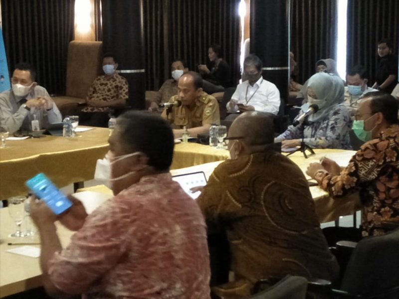 Forum meeting pemerintah provinsi Sumatera Selatan dan Jawa Timur (Sumsel-Jatim) dalam sinergitas kerjasama Badan Usaha Milik Daerah (BUMD) diselenggarakan di ruang Rapat Hotel Swarna Dwipa, Selasa (01/12/2020). 
