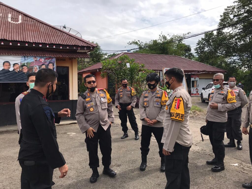 Kapolres Mura AKBP Efrannedy didampingi Wakapolres, Kompol Handoko Sanjaya mengelar patroli Cipta Kondisi (Cipkon), dengan cara konvoi mengendarai Sepeda Motor Sat Sabhara Polres Mura, sekitar pukul 08.00 WIB, Sabtu (5/12/2020).