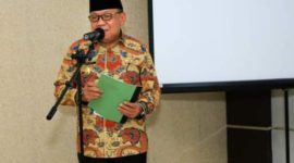 Wakil Bupati (Wabup) Lahat H. Haryanto SE MM MBA secara resmi membuka Bimtek Pengadaan Barang dan Jasa Bagian Pengadaan Barang Setda Kabupaten Lahat, bertempat di ruang meeting hotel Callista Lahat, Kamis (10/12/2020). 