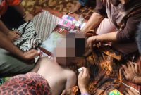 Fikri bin Hasanuddin, bocah yang masih duduk di bangku SD kelas 3 ditemukan warga desa di kedalaman Sungai Semangus 3 hingga 4 meter dalam keadaan tak bernyawa lagi. 