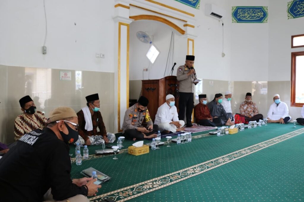 Suasana doa bersama dan silaturahmi antara Polres Lahat dengan Tokoh Agama, Alim Ulama serta Pimpinan Pondok Pesantren Lahat
