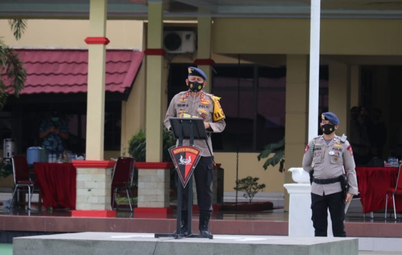 Kapolda Sumsel Irjen Pol Prof Dr Eko Indra Heri S MM pimpin langsung apel pemberangkatan 1 SSK (100 personil) Satuan Brimob Polda Sumsel (Satbrimob) yang akan menuju BKO Polda Jambi, yang dilaksanakan di Mako Satbrimob Polda Sumsel, Minggu (06/12/2020).