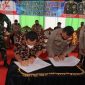 Kapolda Sumsel, Irjen Pol Prof Dr Eko Indra Heri S MM didampingi PJU Polda Sumsel menyerahkan lahan seluas 10 hektare ke Polres Lubuk Linggau. 