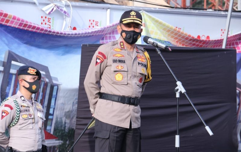 Kapolda Sumsel Irjen Pol Prof Dr Eko Indra Heri S MM memimpin Upacara pemecatan tidak dengan hormat (PTDH) anggota Polri di Lapangan Mapolda Sumsel, Senin (14/12/2020). 