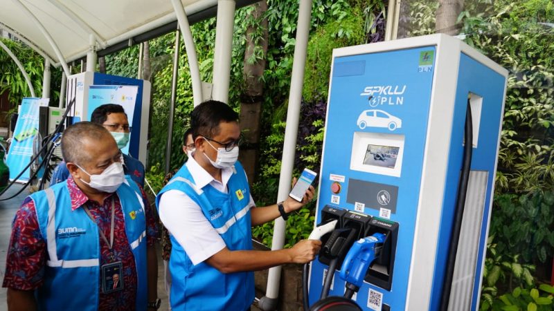 Inovasi yang memudahkan pengguna kendaraan listrik ini, ditandai dengan peluncuran aplikasi PLN Charge.IN pada Jumat (29/1).