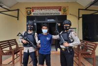 Herman Stepan (24), diringkus tim gabungan Sat Reskrim Polres Musi Rawas (Mura) dan Polsek Muara Kelingi serta Polres Kuantan Singingi. Tersangka asal Dusun Seriang, Desa Petunang, Kecamatan Tuah Negeri, Kabupaten Musi Rawas (Mura).