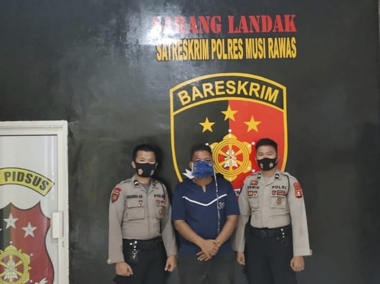 Septian Arif (29), diringkus Unit PPA dan Tim Landak Satreskrim Polres Mura, sekitar pukul 16.00 WIB, Selasa (12/1/2021).