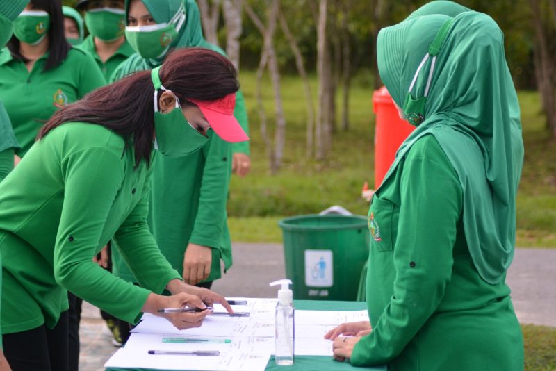 Persit Kartika Chandra Kirana (KCK) Cabang LXI Yonif 725 menjadi tuan rumah dalam pelaksanaan kegiatan Olahraga Gabungan Persit KCK jajaran Koorcab Rem 143 PD XIV/Hasanuddin yang diselenggarakan di Lapangan Pancasila Batalyon Infanteri (Yonif) 725/Woroagi, Selasa, (26/1/2021).