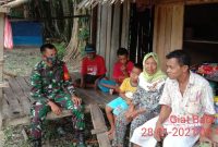 Anjangsana Babinsa Sertu Muriono menyampaikan tentang imbauan dari Pangdam XIV/Hasanuddin Mayjen TNI Andi Sumangerukka SE MM tentang cuaca ekstrim yang melanda wilayah Indonesia tidak terkecuali Sulawesi Tenggara dan desa Kombungo.