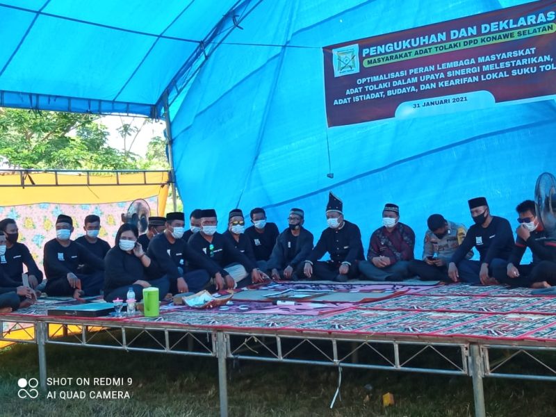 Pengukuhan dan Deklarasi Dewan Pengurus Daerah Lembaga Adat Masyarakat Tolaki Konawe Selatan (DPD MAT Konsel) diselenggarakan di desa Mondoe Palangga Selatan, Minggu (31/1/2021). 