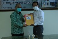 LKPD diserahkan langsung oleh Walikota Prabumulih Ir H Ridho Yahya MM kepada Kepala BPK Sumsel Harry Purwakarta SE MSF AK CSFA CA di kantor BPK Palembang.