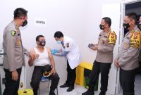 Kapolda Sumsel Tinjau Vaksinasi Nakes RS Bhayangkara