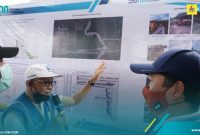 Saat tiba di lokasi, Gubernur Sumsel diberikan penjelasan langsung oleh GM PLN tentang progress pembangunan jaringan di Bumi Pratama Mandira insyaAllah akan energize pada 16 Februari 2021 begitu juga dengan tiang tower untuk melintasi lebar sungai.