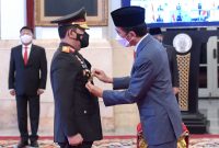 MABES Polri menggelar acara prosesi Serah Terima Jabatan (Sertijab) Jenderal Idham Azis kepada Jenderal Listyo Sigit Prabowo. Kegiatan itu adalah penyerahan Panji Polri Tribrata.