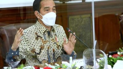 Presiden Joko Widodo menegaskan terkait Esensi dari kebijakan pembatasan kegiatan masyarakat yang diberlakukan di tengah pandemi dalam rapat terbatas yang digelar di Istana Kepresidenan Bogor, Jawa Barat, pada Jumat, 29 Januari 2021.