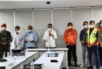 Kementerian Perhubungan (Kemenhub) bersama stakeholder Basarnas, KNKT, Angkasa Pura II, Airnav Indonesia, Sriwijaya Air, TNI POLRI dan lainnya, menyampaikan kronologis sementara peristiwa hilang kontak pesawat Sriwijaya Air SJY 182 Rute Jakarta-Pontianak pada pukul 14.40 WIB, Sabtu (9/1).
