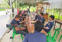 KARANG Taruna (Katar) Kecamatan Alang-Alang Lebar gelar rapat bulanan untuk membahas program kerja ke depan di angkringan Sedulur Talang Kelapa, Palembang, Minggu, 7 Februari 2021.