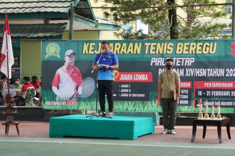 Bangun kebersamaan dan Sinergitas di Sulawesi Tenggara, Pangdam XIV/HSN Mayjen TNI Andi Sumangerukka menggelar pertandingan Tenis Beregu dan Kontes Ikan Koi Piala tetap Pangdam. 