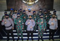 Kapolri Jenderal Listyo Sigit Prabowo mengunjungi Kepala Staf Angkatan Udara (KSAU) Marsekal Fadjar Prasetyo