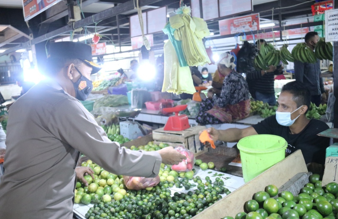 Gencarkan Kampanye Penggunaan Masker, Kapolda Sumsel menyasar Pasar Sako Palembang dan tempat tempat keramaian