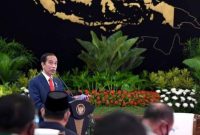 Presiden Joko Widodo memberikan arahan dalam Rapat Pimpinan TNI dan Polri Tahun 2021 di Istana Negara, Jakarta, pada Senin, 15 Februari 2021